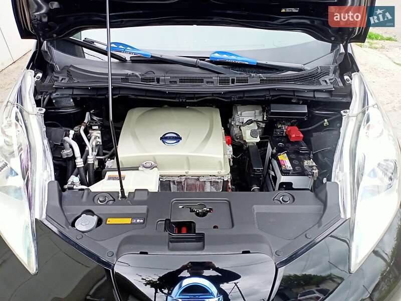 Хэтчбек Nissan Leaf 2016 в Одессе