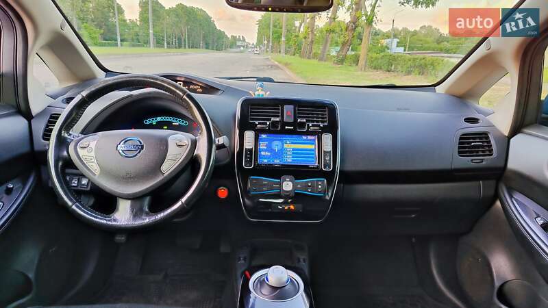 Хэтчбек Nissan Leaf 2014 в Каменском