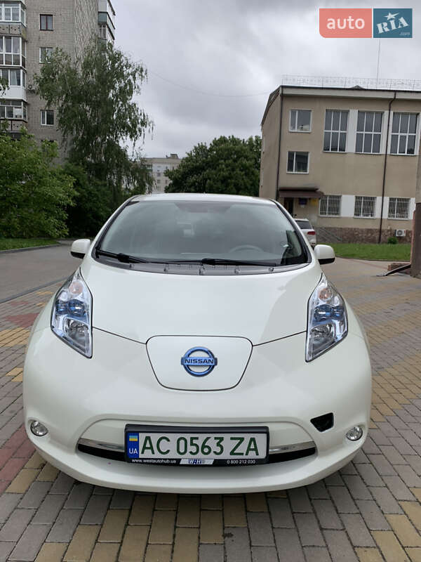 Хэтчбек Nissan Leaf 2012 в Звягеле