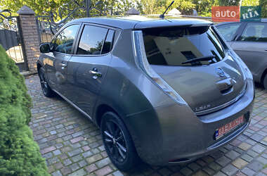 Хэтчбек Nissan Leaf 2014 в 