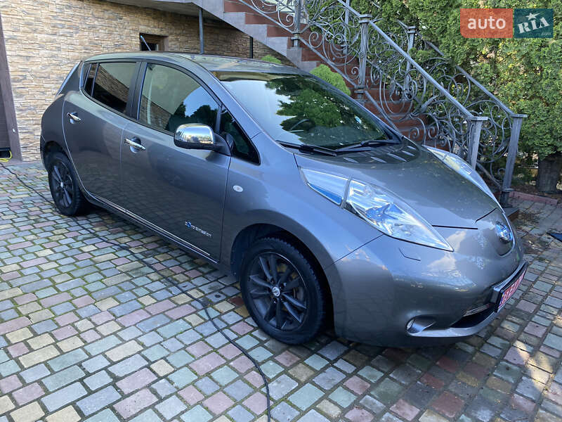 Хетчбек Nissan Leaf 2014 в Чернівцях