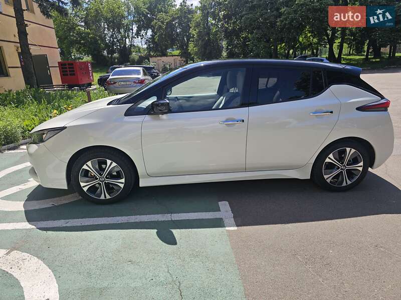 Хэтчбек Nissan Leaf 2021 в Киеве