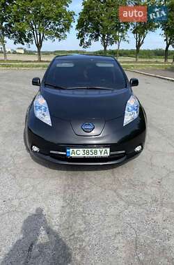 Хэтчбек Nissan Leaf 2015 в 