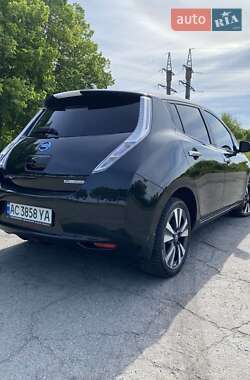 Хэтчбек Nissan Leaf 2015 в 