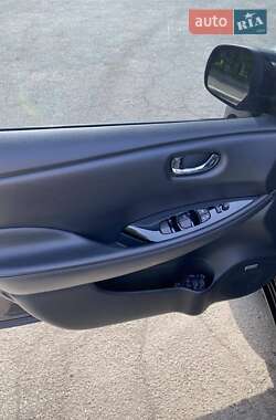 Хэтчбек Nissan Leaf 2015 в 