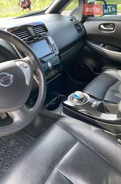 Хэтчбек Nissan Leaf 2015 в 