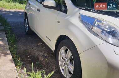 Хэтчбек Nissan Leaf 2012 в 