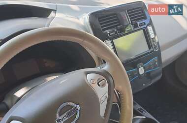 Хэтчбек Nissan Leaf 2012 в 