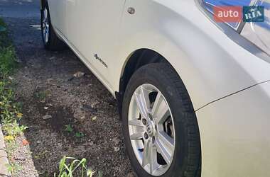 Хэтчбек Nissan Leaf 2012 в 