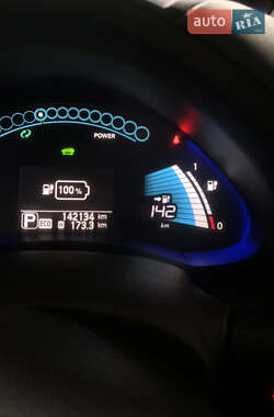 Хэтчбек Nissan Leaf 2015 в 