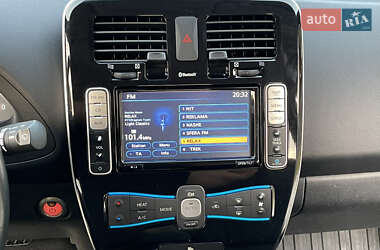 Хэтчбек Nissan Leaf 2014 в 
