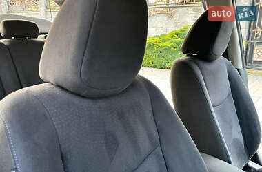 Хэтчбек Nissan Leaf 2014 в 