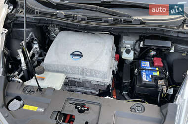Хэтчбек Nissan Leaf 2014 в 