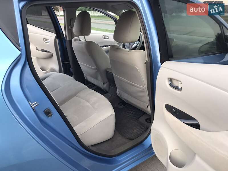 Хэтчбек Nissan Leaf 2011 в Сарнах