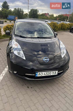 Хэтчбек Nissan Leaf 2012 в 