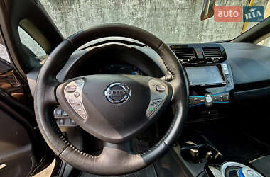 Хэтчбек Nissan Leaf 2015 в 