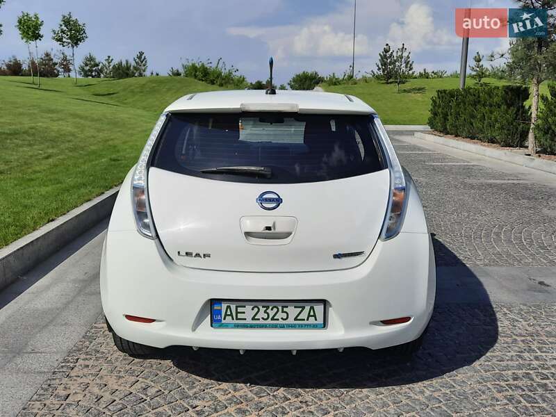 Хетчбек Nissan Leaf 2013 в Дніпрі