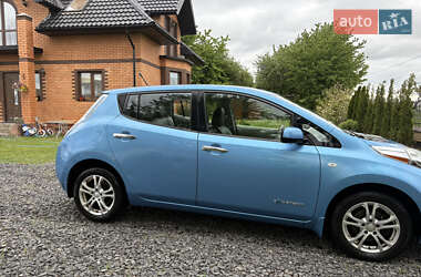 Хэтчбек Nissan Leaf 2012 в 