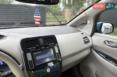 Хэтчбек Nissan Leaf 2012 в 