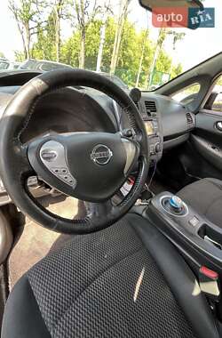 Хэтчбек Nissan Leaf 2013 в 