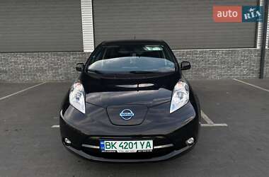 Хетчбек Nissan Leaf 2015 в Сарнах