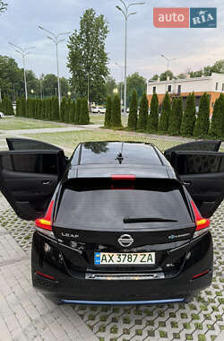 Хетчбек Nissan Leaf 2020 в 
