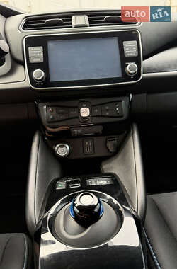 Хетчбек Nissan Leaf 2020 в 