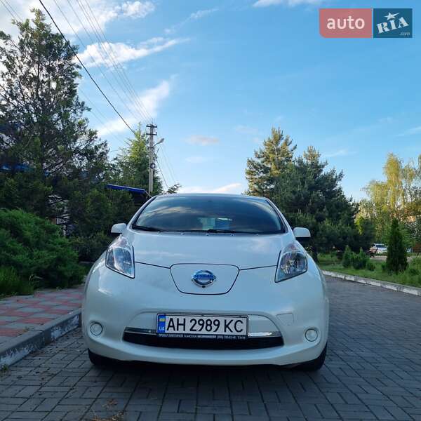 Хетчбек Nissan Leaf 2015 в Кам'янському