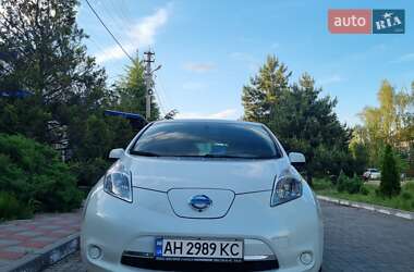 Хэтчбек Nissan Leaf 2015 в 