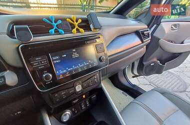 Хэтчбек Nissan Leaf 2018 в 