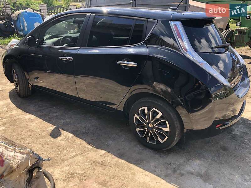 Хетчбек Nissan Leaf 2014 в Кропивницькому