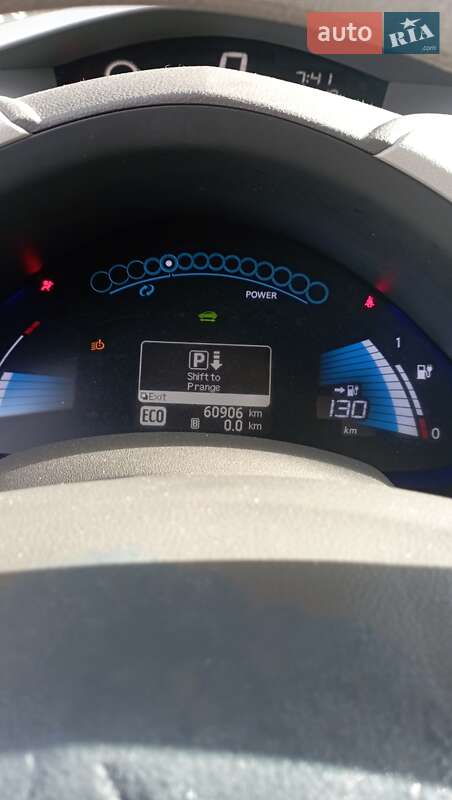 Хэтчбек Nissan Leaf 2011 в Сарнах