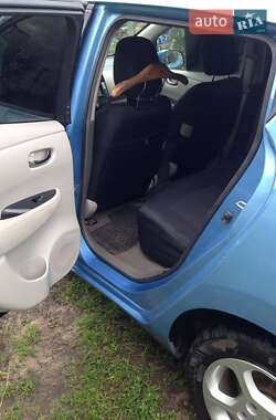 Хэтчбек Nissan Leaf 2011 в Сарнах