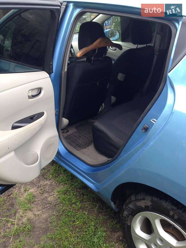 Хэтчбек Nissan Leaf 2011 в Сарнах