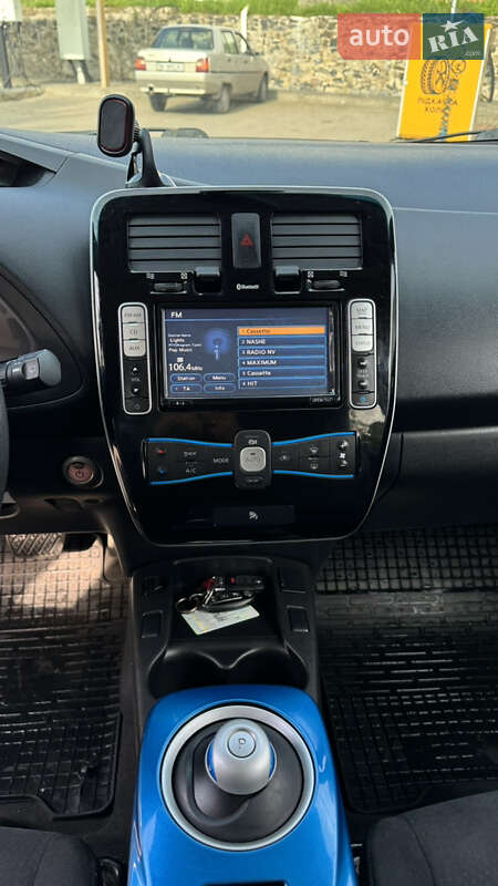 Хэтчбек Nissan Leaf 2015 в Ровно