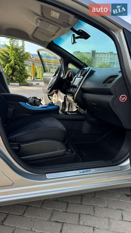 Хэтчбек Nissan Leaf 2015 в Ровно