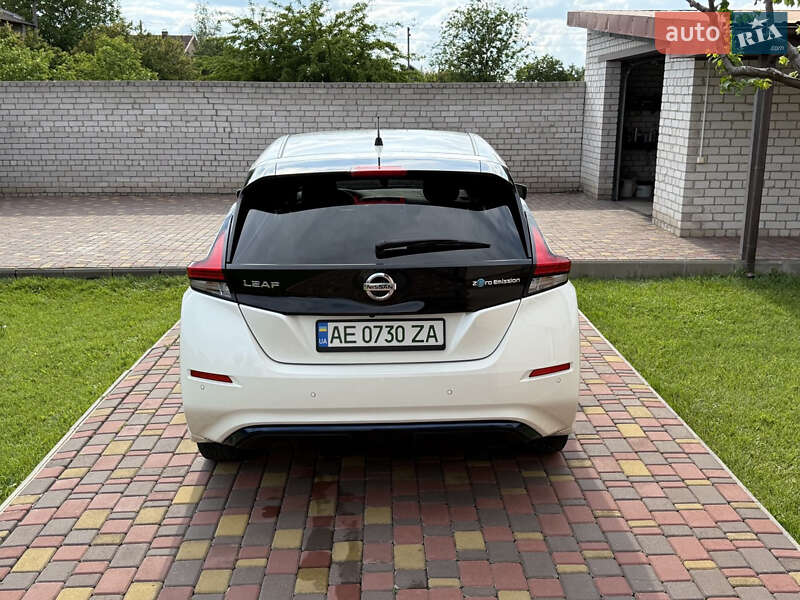 Хетчбек Nissan Leaf 2018 в Дніпрі
