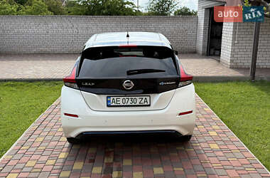 Хэтчбек Nissan Leaf 2018 в 
