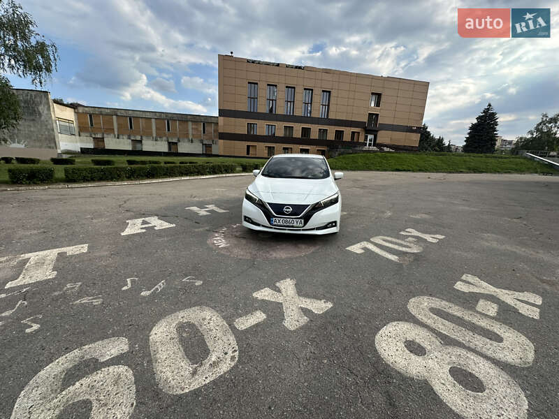 Хэтчбек Nissan Leaf 2018 в Лозовой