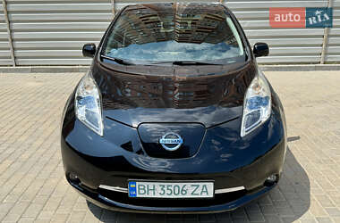 Хэтчбек Nissan Leaf 2014 в 
