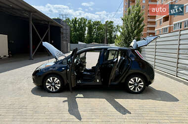 Хэтчбек Nissan Leaf 2014 в 
