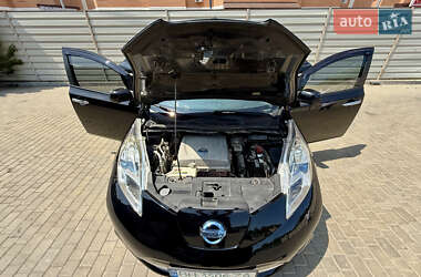 Хэтчбек Nissan Leaf 2014 в 