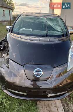 Хэтчбек Nissan Leaf 2014 в 
