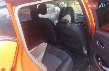 Хэтчбек Nissan Leaf 2022 в 