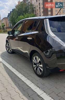 Хетчбек Nissan Leaf 2014 в 