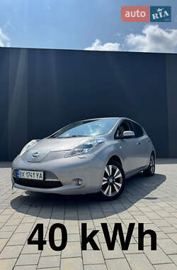 Хэтчбек Nissan Leaf 2011 в 
