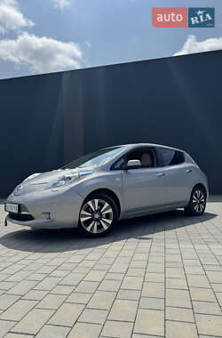 Хэтчбек Nissan Leaf 2011 в 