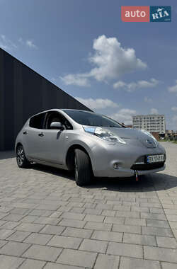 Хэтчбек Nissan Leaf 2011 в 