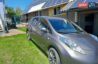 Хетчбек Nissan Leaf 2014 в 