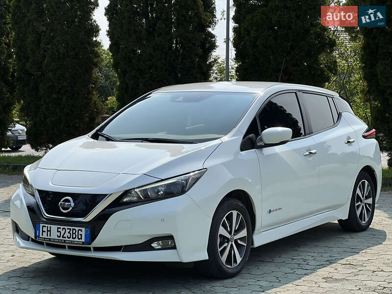 Хэтчбек Nissan Leaf 2018 в 